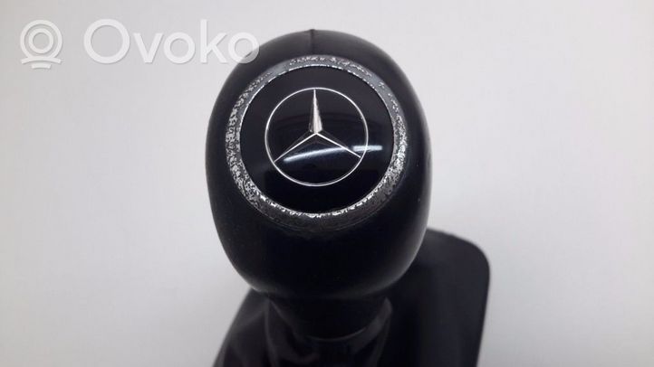 Mercedes-Benz E W212 Revêtement pommeau de levier de vitesses cuir A2042676210