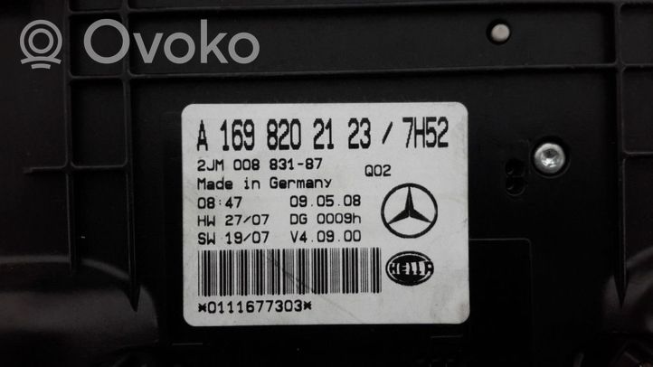 Mercedes-Benz A W169 Priekinių vietų apšvietimo žibintas A1698202123