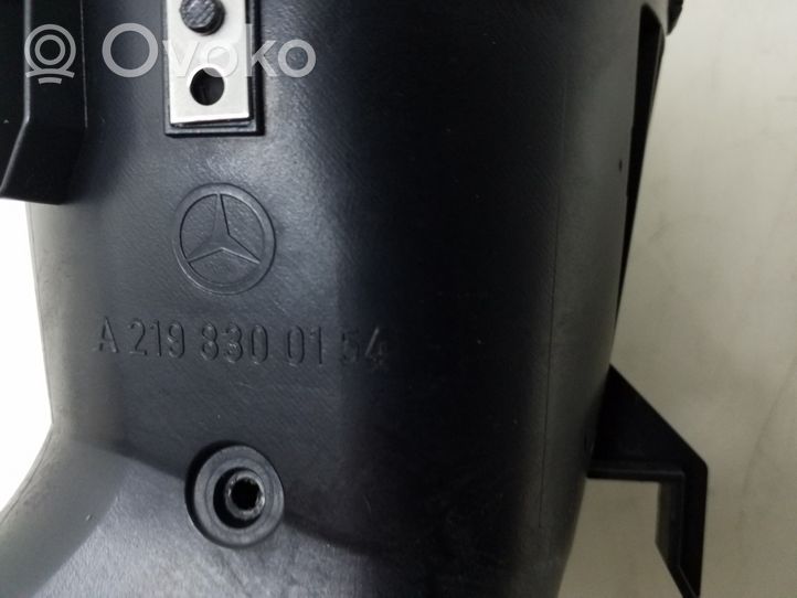 Mercedes-Benz CLS C219 Moldura protectora de la rejilla de ventilación lateral del panel A2198300154