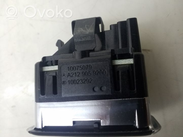 Mercedes-Benz E W212 Interruptor para abrir la puerta trasera A2129059200