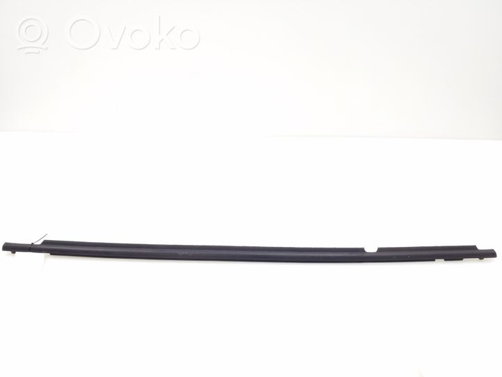 Toyota Verso Takaoven lista (muoto) 757400F020