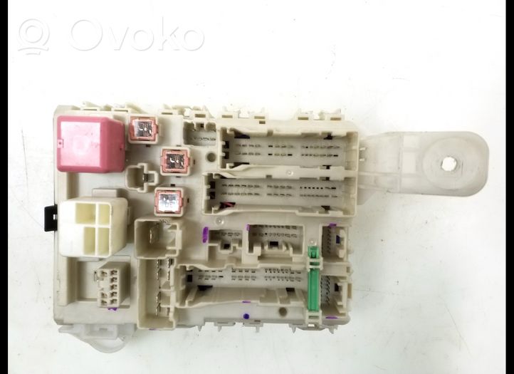 Toyota RAV 4 (XA30) Ramka / Moduł bezpieczników 8273042010