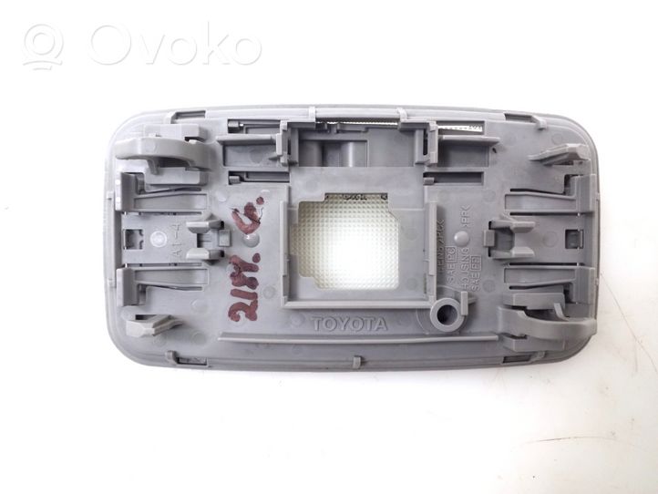 Toyota RAV 4 (XA30) Lampka podsufitki tylna 8124052040