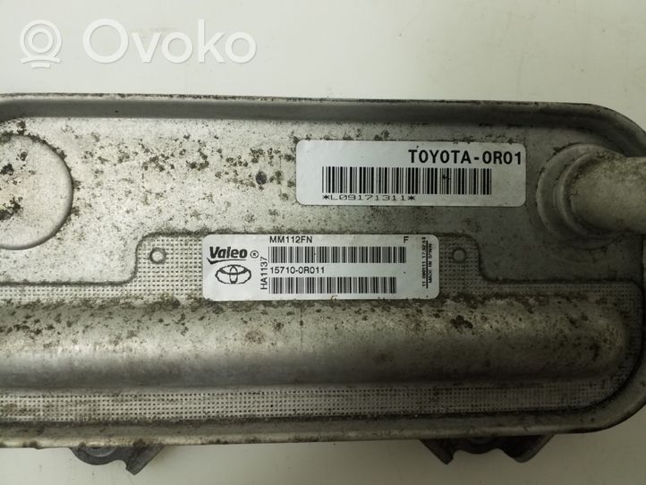 Toyota Avensis T270 Supporto di montaggio del filtro dell’olio 157100R011