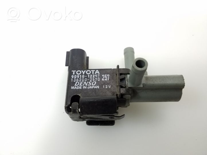 Toyota Corolla E120 E130 Zawór podciśnienia / Elektrozawór turbiny 9091012257