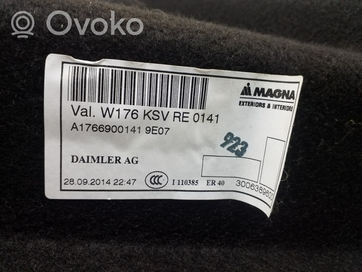 Mercedes-Benz A W176 Tavaratilan sivuverhoilu A17669001419E07