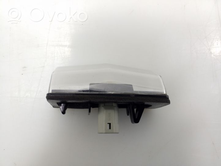 Toyota RAV 4 (XA40) Lampa oświetlenia tylnej tablicy rejestracyjnej 8127053011