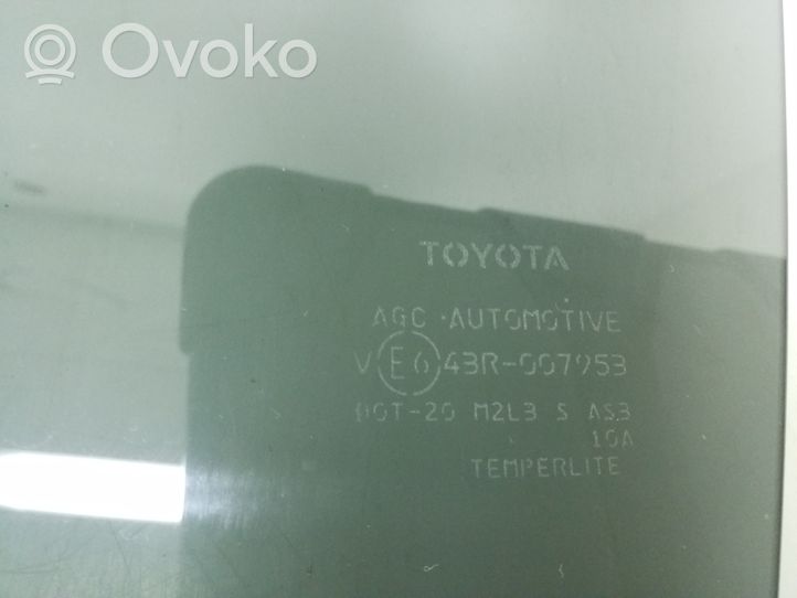 Toyota RAV 4 (XA40) Szyba drzwi tylnych 6811442150