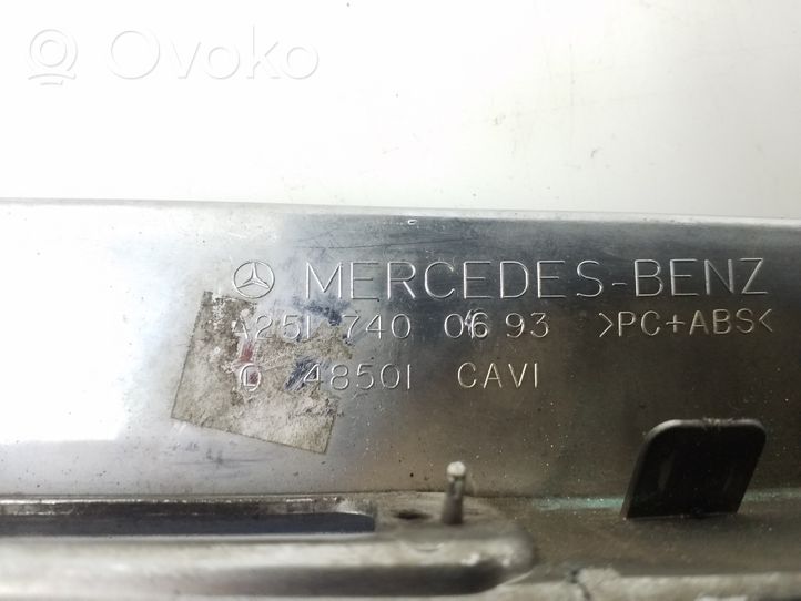 Mercedes-Benz R W251 Lampa oświetlenia tylnej tablicy rejestracyjnej A2517400693