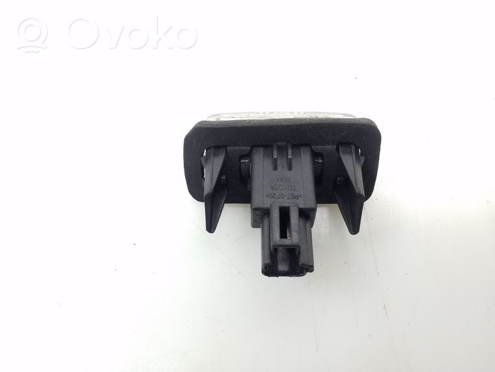 Toyota Yaris Lampa oświetlenia tylnej tablicy rejestracyjnej 812700D120