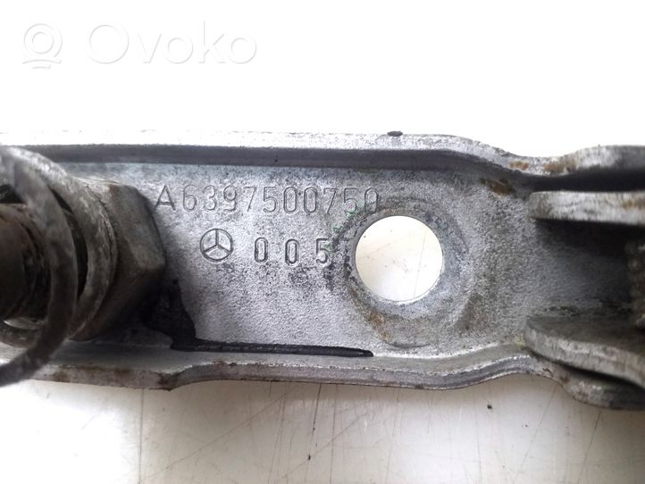 Mercedes-Benz Vito Viano W639 Serrure de capot A6397500750