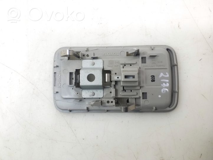 Toyota Corolla Verso AR10 Lampka podsufitki tylna 8124012070