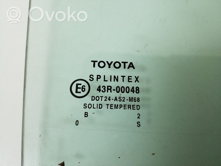 Toyota Corolla E120 E130 Szyba drzwi tylnych 68103-02080