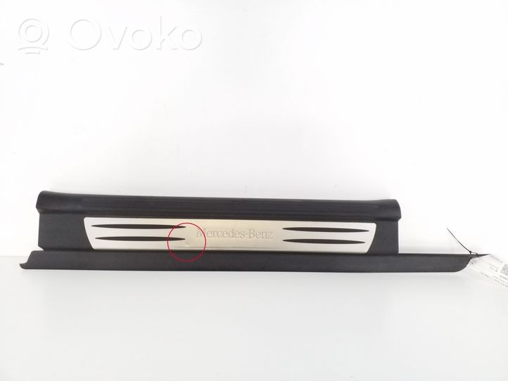 Mercedes-Benz SLK R171 Etuoven kynnyksen suojalista A1716800235