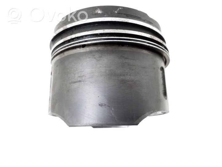 Mercedes-Benz ML W163 Piston avec bielle A6110300517