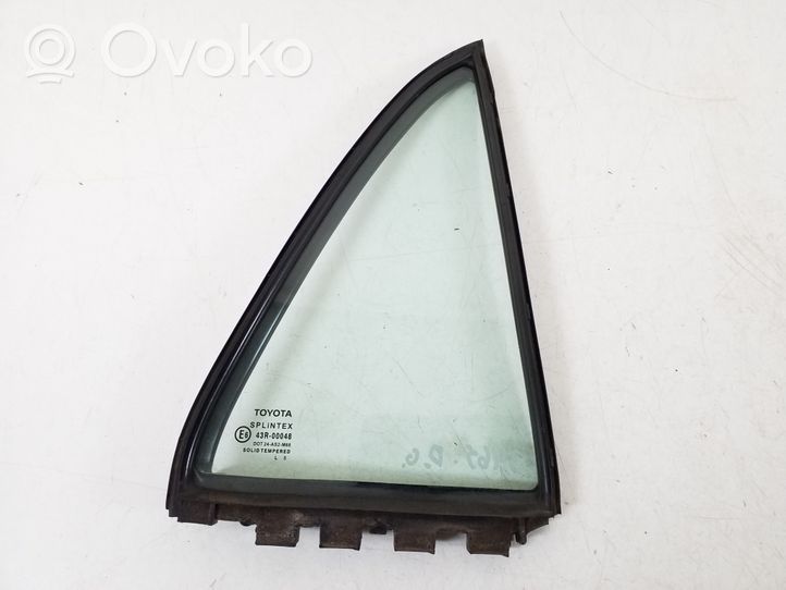 Toyota Corolla E120 E130 Vetro del deflettore posteriore 68123-02070