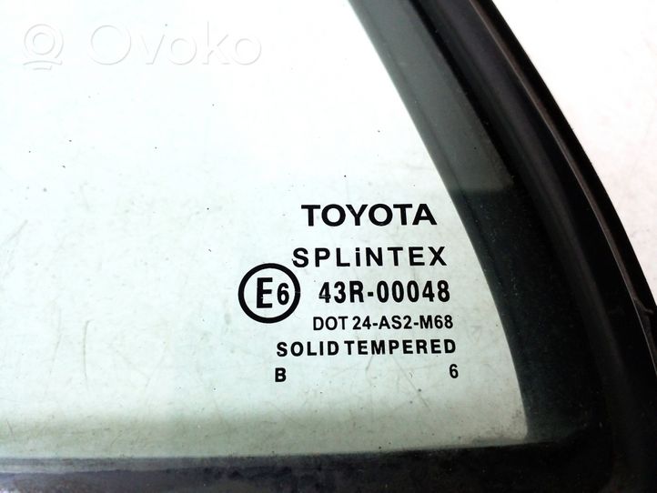 Toyota Corolla E120 E130 Маленькое стекло "A" задних дверей 68124-02070