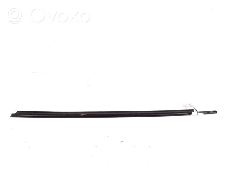 Toyota Yaris Rivestimento modanatura del vetro della portiera anteriore 68160-0D150