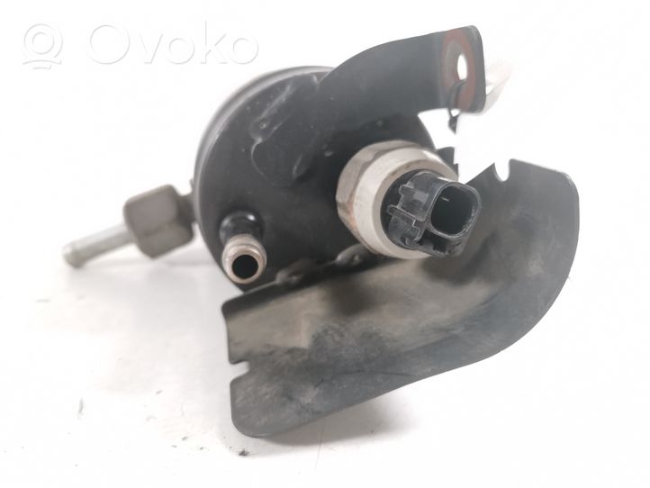 Toyota Corolla Verso E121 Muu moottoritilan osa 44704-13010