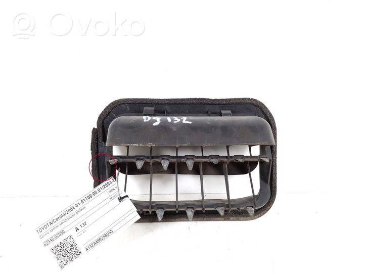 Toyota Corolla E120 E130 Grill / Wlot powietrza błotnika przedniego 62940-02050