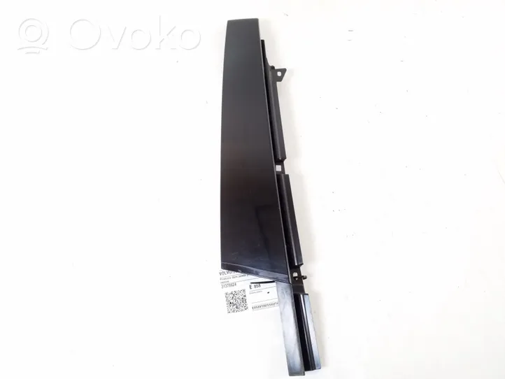 Volvo S90, V90 Etuoven lasin muotolista 31378624