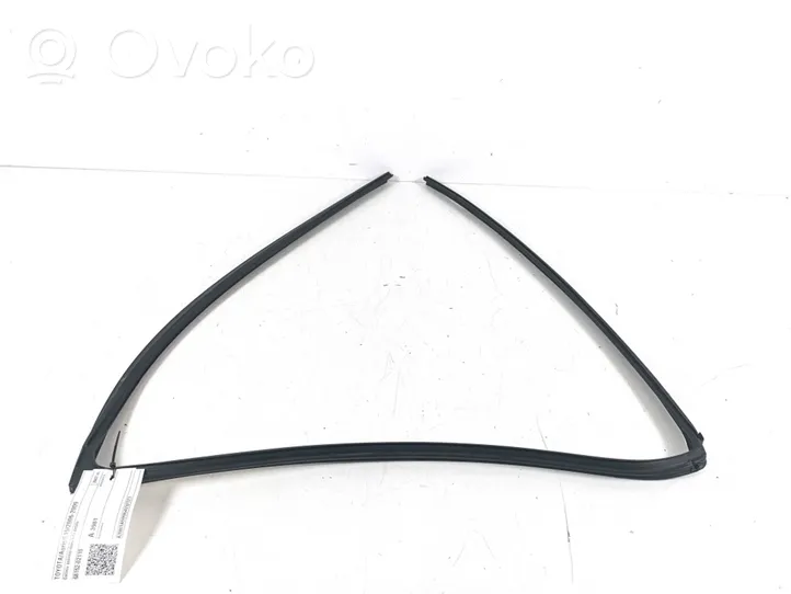 Toyota Auris 150 Altro elemento di rivestimento della portiera posteriore 68152-02110