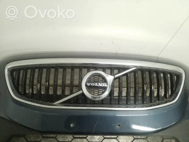 Volvo V40 Priekinis bamperis 31353310