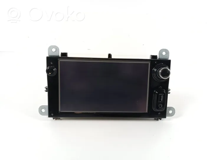 Renault Clio IV Radio/CD/DVD/GPS-pääyksikkö 281153868R