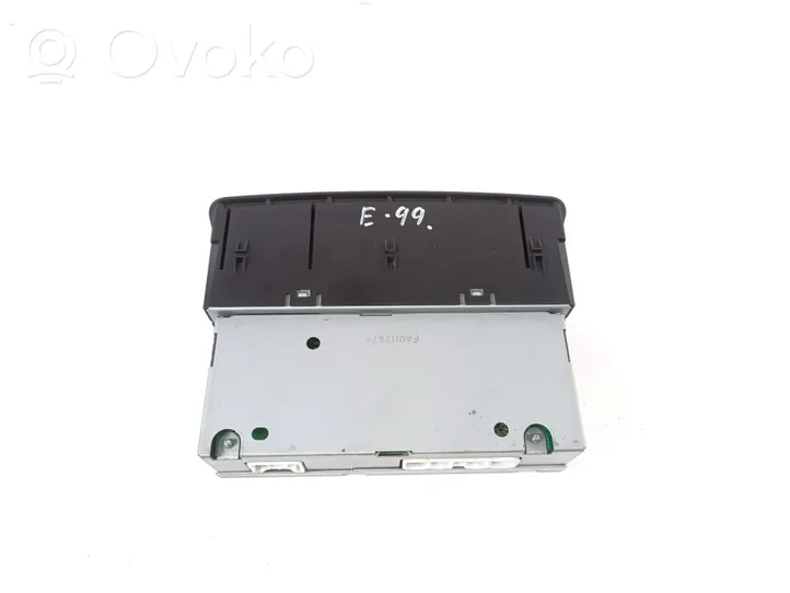 Toyota Yaris Radio/CD/DVD/GPS-pääyksikkö 86110-0D040