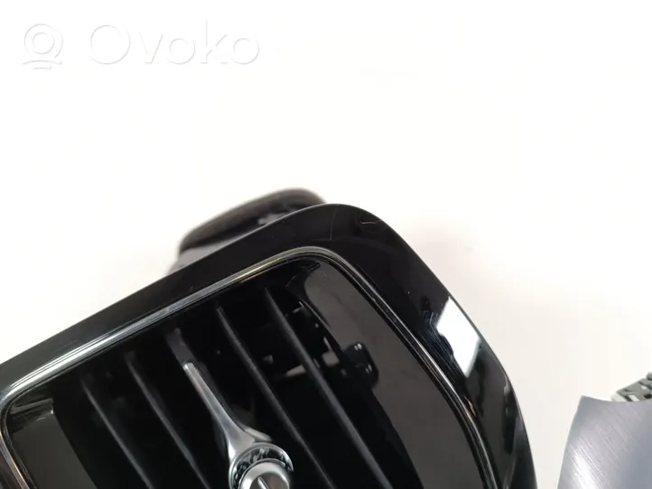 Volvo V60 Kojelaudan sivutuuletussuuttimen kehys 31477875