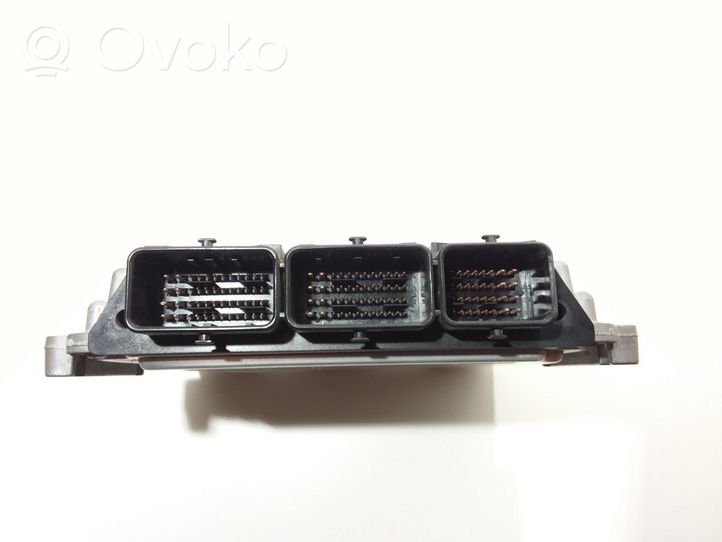 Nissan Qashqai Moottorin ohjainlaite/moduuli 0281013855