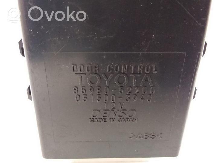 Toyota Yaris Oven keskuslukituksen ohjausyksikön moduuli 8598052200