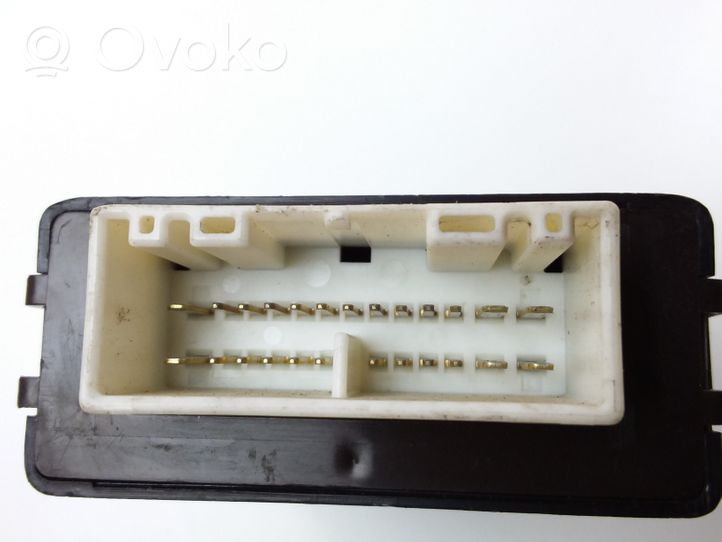 Toyota Yaris Oven keskuslukituksen ohjausyksikön moduuli 8598052200