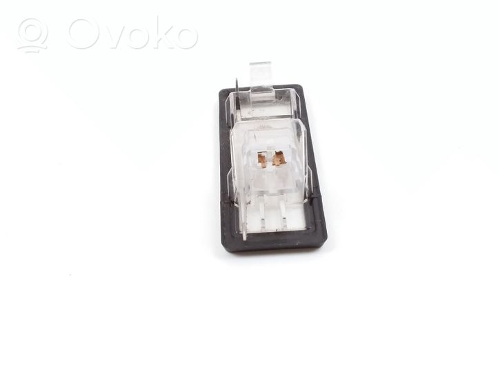 Dacia Duster Lampa oświetlenia tylnej tablicy rejestracyjnej 8200013577G