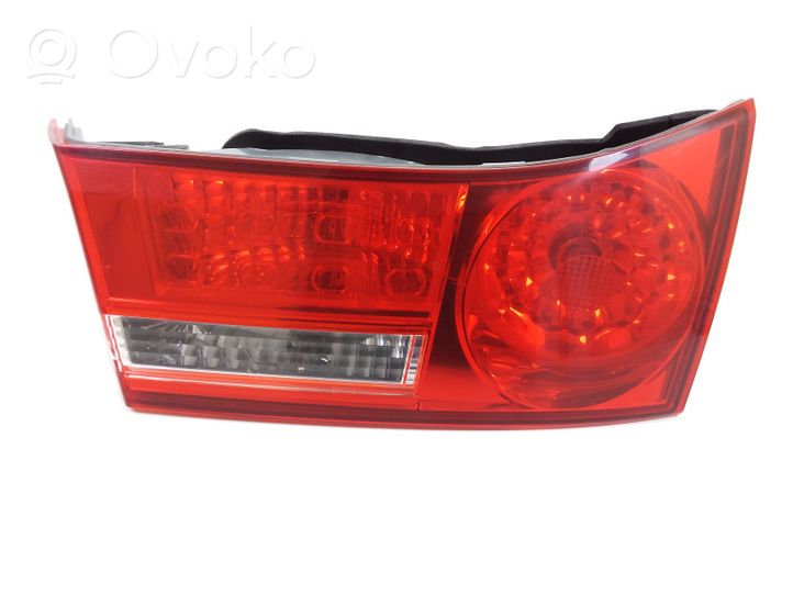 Honda Accord Lampy tylnej klapy bagażnika P8129R