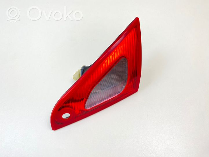 Mitsubishi Colt Lampy tylnej klapy bagażnika MN105622