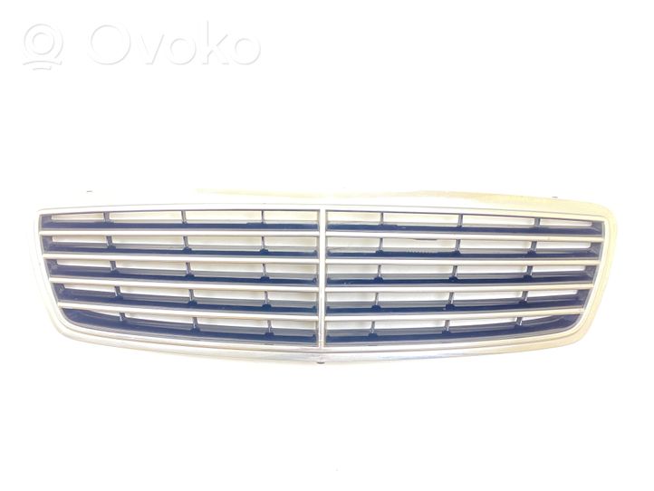 Mercedes-Benz C W203 Grille de calandre avant A2038800183