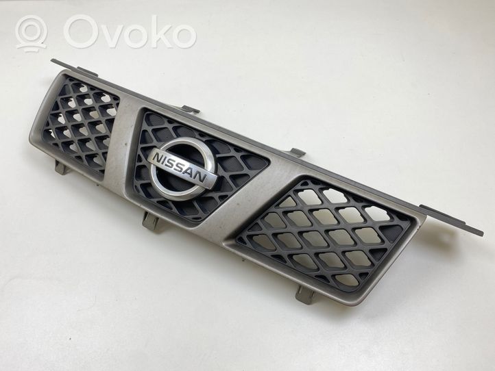 Nissan X-Trail T30 Grille calandre supérieure de pare-chocs avant 62310EO303