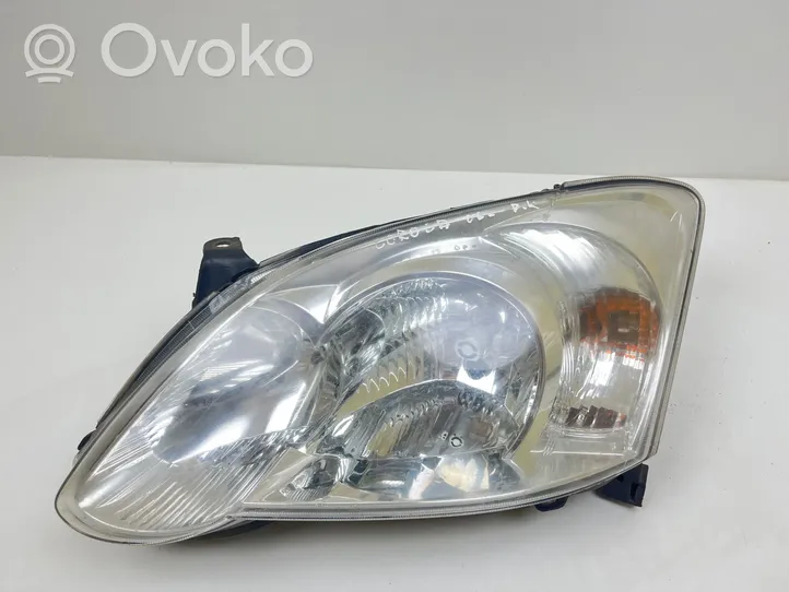 Toyota Corolla E120 E130 Lampa przednia 89010230