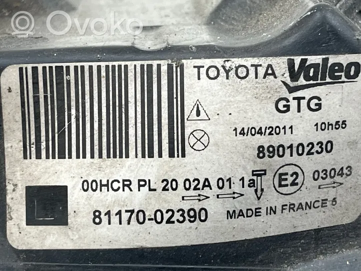 Toyota Corolla E120 E130 Lampa przednia 89010230