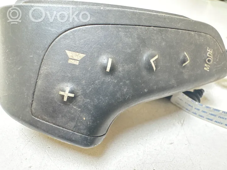 Toyota Avensis T250 Steering wheel buttons/switches 75B070