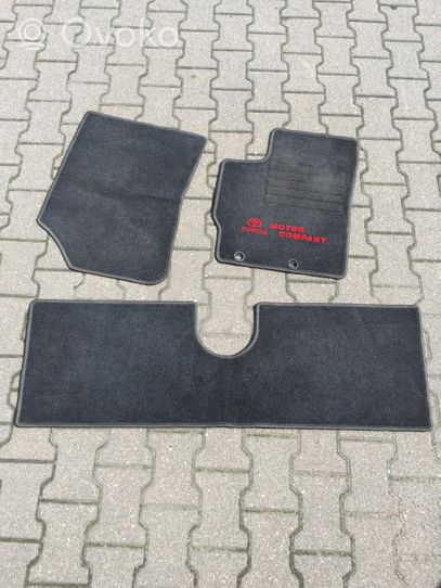 Toyota Hilux (AN10, AN20, AN30) Set di tappetini per auto 