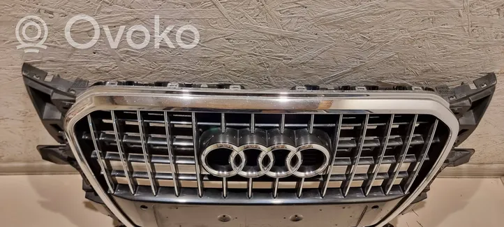 Audi Q5 SQ5 Grotelės viršutinės 8R0853651AB