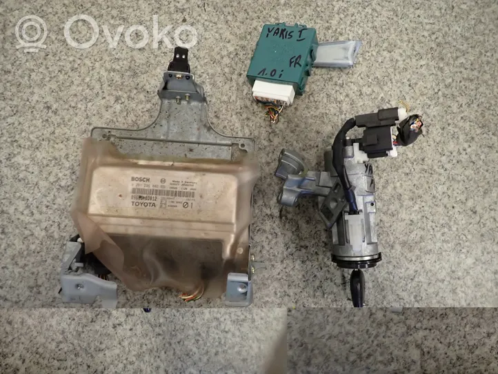 Toyota Yaris Komputer / Sterownik ECU i komplet kluczy 