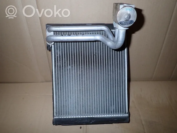 Suzuki SX4 Gaisa kondicioniera radiators (salonā) 