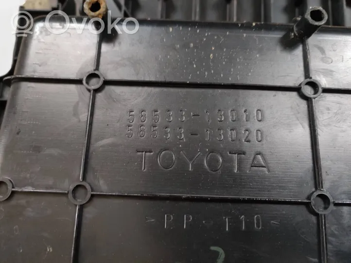 Toyota Corolla Verso E121 Tavaratilan säilytyslokero 5853313010