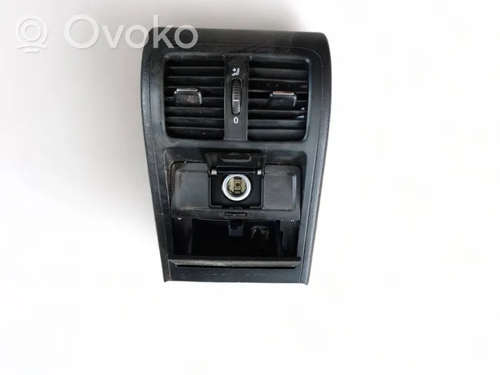 Volkswagen PASSAT B6 Griglia di ventilazione posteriore 318250100