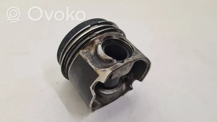 BMW 5 F10 F11 Piston 7812585