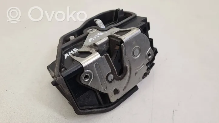 BMW X3 E83 Serratura portiera anteriore 7167065