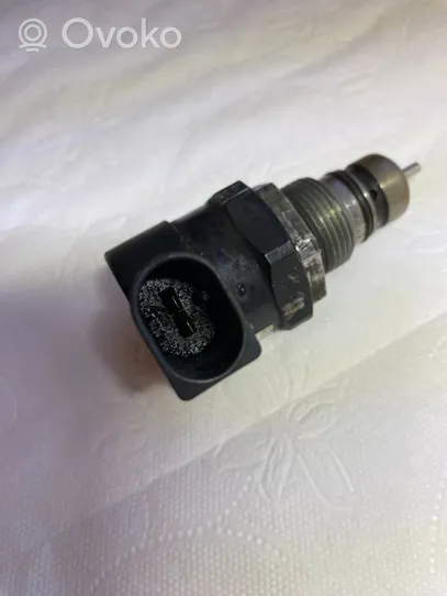 Mercedes-Benz E W211 Regolatore di pressione del carburante A6110780449